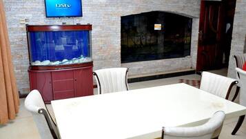 Breakfast, lunch and dinner served