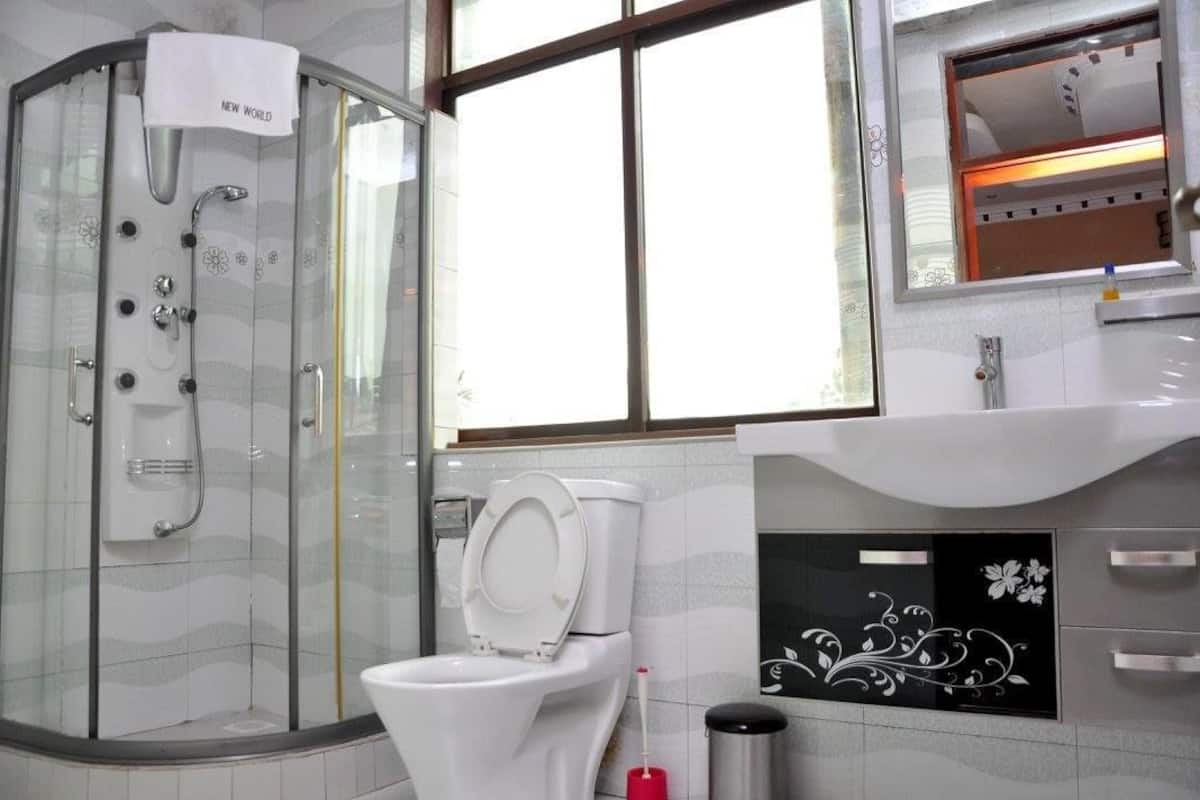 Shower, free toiletries, bathrobes, slippers
