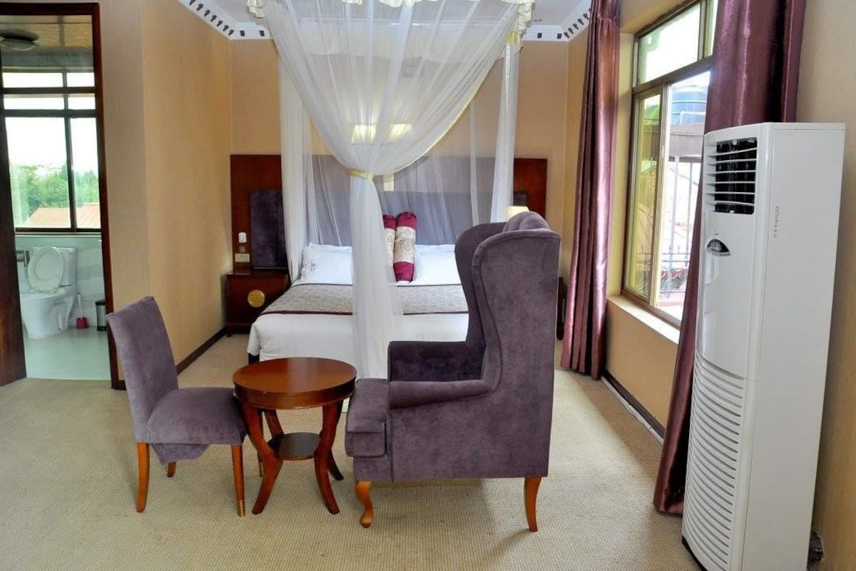 Standard Double Room, Non Smoking | Minibar, in-room safe, desk, blackout drapes