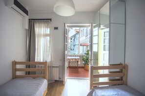 Classic Double or Twin Room | Living room - Meidan Suites (Tbilisi)