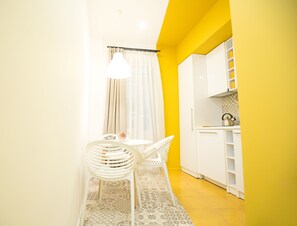 Signature Apartment, 2 Bedrooms | Private kitchenette | Fridge, microwave, stovetop, coffee/tea maker - Meidan Suites (Tbilisi)