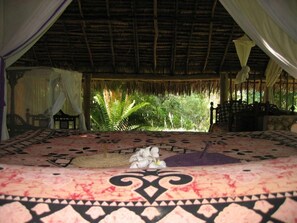 Caja de seguridad en la habitación y decoración personalizada 