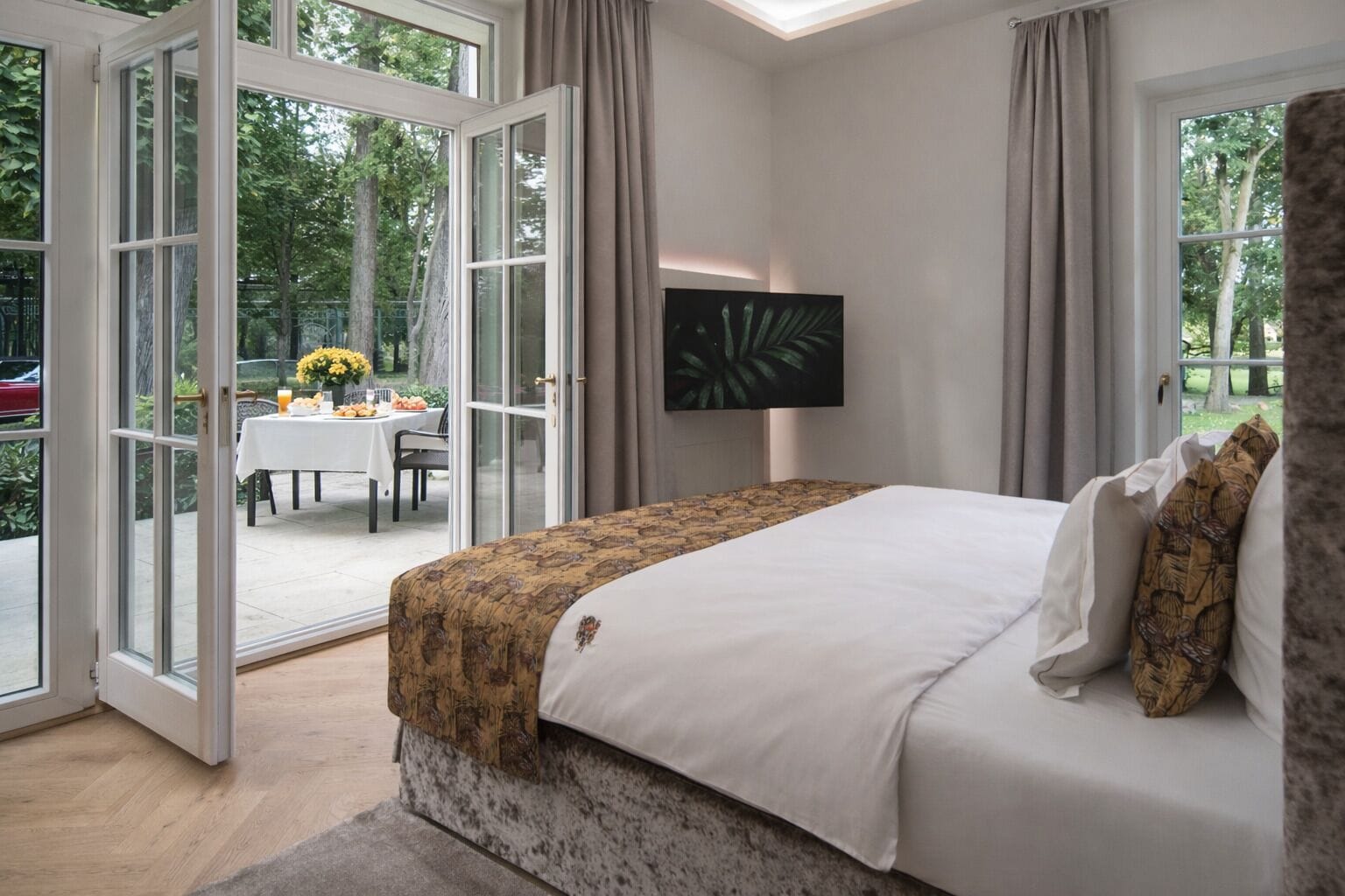 Basic Double Room Single Use | Minibar, laptop workspace, soundproofing, iron/ironing board