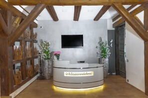Reception - Schlossresidenz Boutique Apartements & Hotel Suiten (Garbsen)