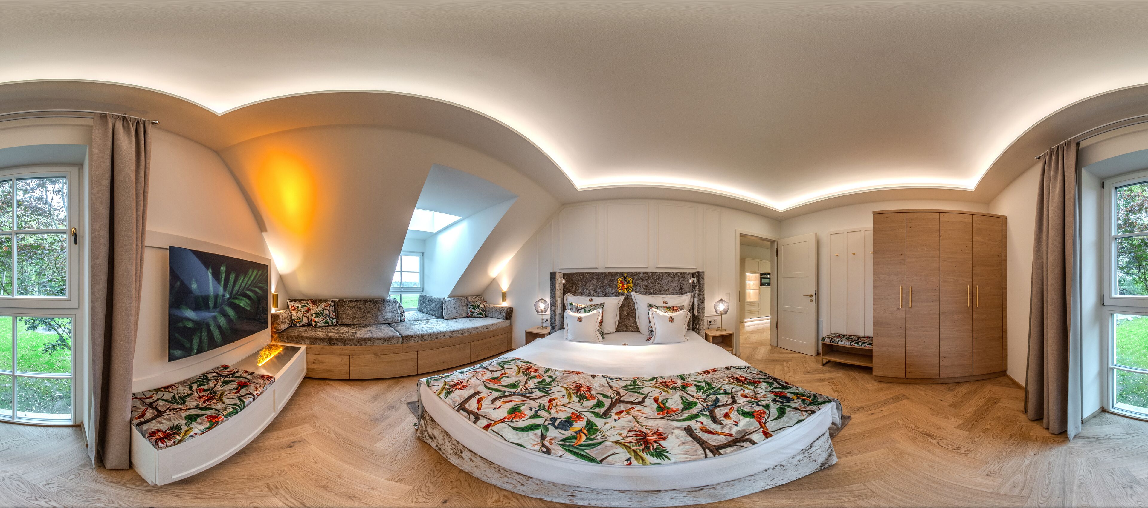 Comfort Room | Minibar, laptop workspace, soundproofing, iron/ironing board