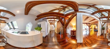 Suite exclusiva | Minibar y espacio para trabajar con un portátil