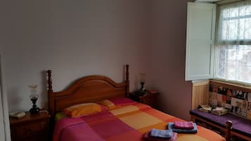 Habitación doble, baño compartido | Camas extra, wifi gratis y ropa de cama