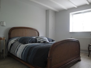 3 bedrooms, iron/ironing board, travel cot, free WiFi