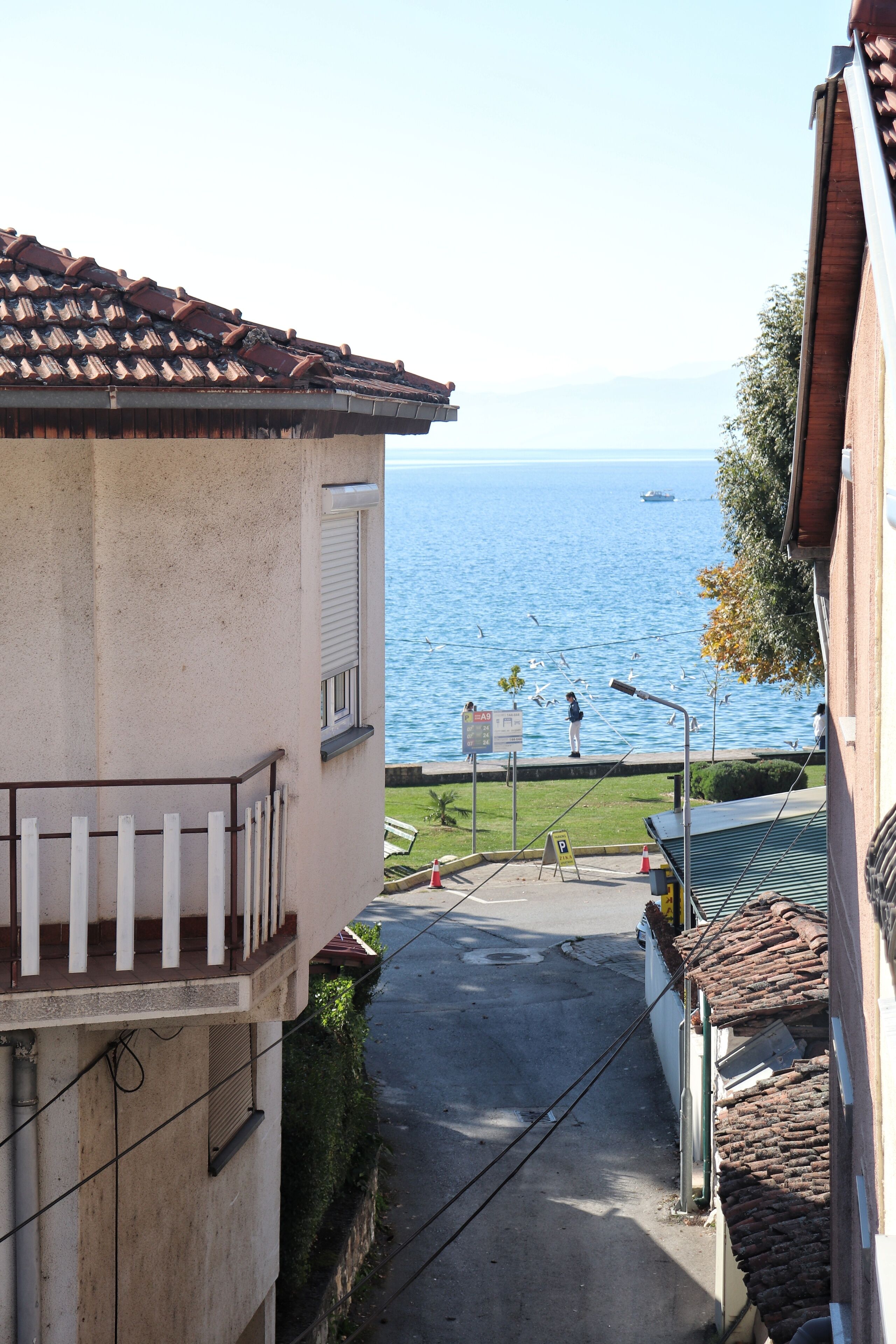 مكتب وتجهيزات عازلة للصوت ومكواة/لوح كي وواي فاي مجانًا