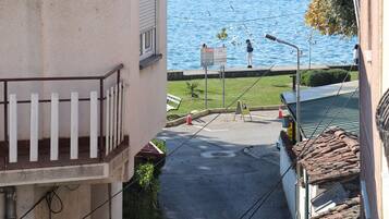 Desk, soundproofing, iron/ironing board, free WiFi