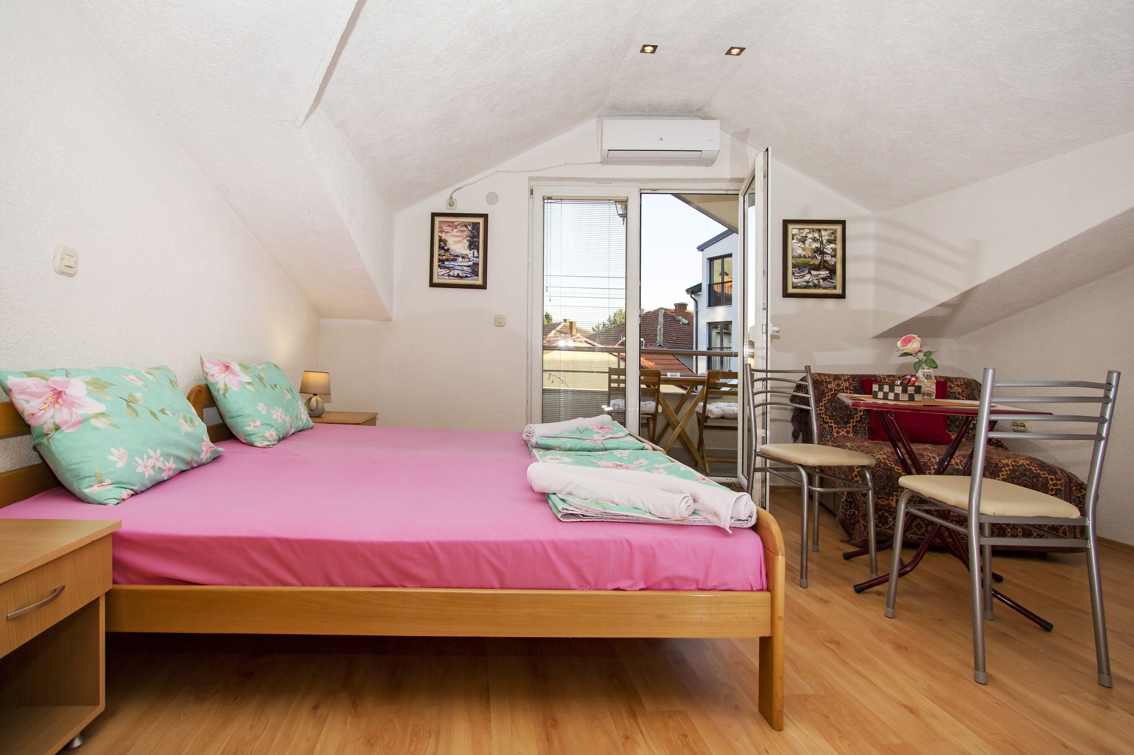 Desk, soundproofing, iron/ironing board, free WiFi