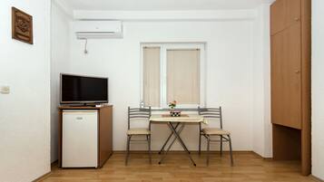 23-inch LED TV with cable channels, TV, toys