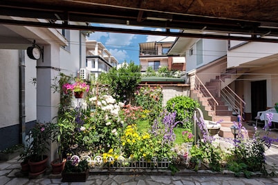 Bogdanovski Studios & Guest Rooms