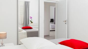 Apartment, Sea View (MARE) | Iron/ironing board, WiFi (free), bed sheets