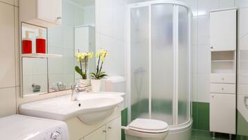 Apartment, Terrasse (KRISTINA) | Badezimmer