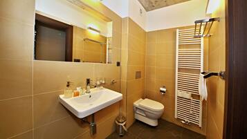 Comfort Double or Twin Room, Hill View | Bathroom | Shower, towels