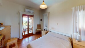 5 bedrooms, desk, iron/ironing board, free WiFi - Star Chart - Near Ermionida Marina (Ermionida)