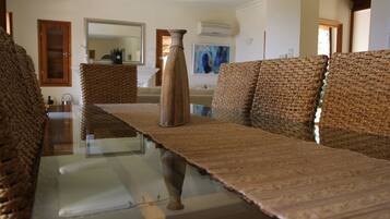 Vila, Beberapa Tempat Tidur, Bebas Asap Rokok, pemandangan laut | Makan di kamar