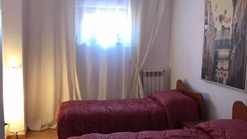 Twin Room, Kitchenette