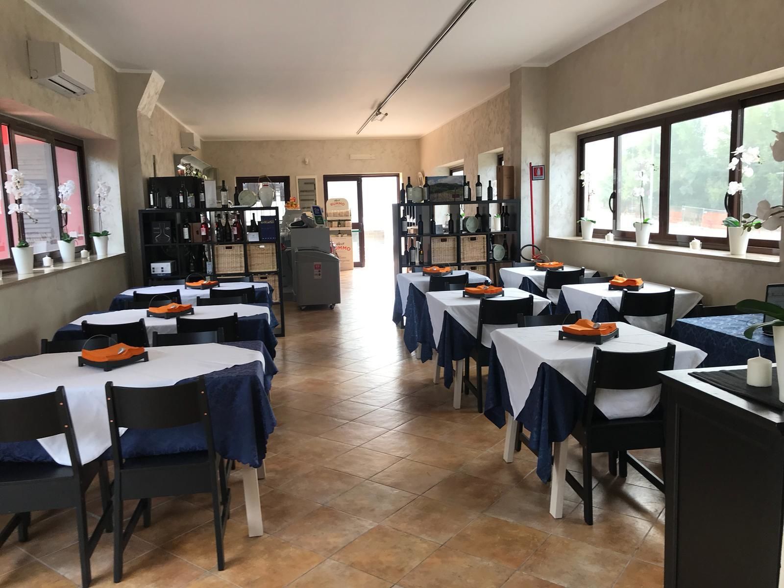 Daily full breakfast (EUR 5 per person)