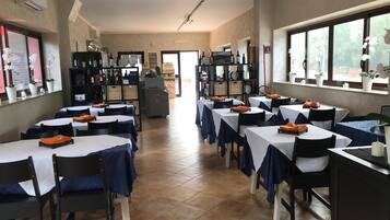 Daily full breakfast (EUR 5 per person)
