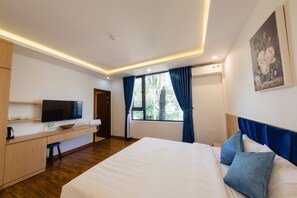 Deluxe dubbelrum - utsikt mot poolen | Minibar, skrivbord, ljudisolering och gratis wi-fi
