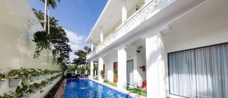 Outdoor pool, pool umbrellas