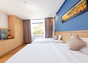 Deluxe Triple Room, River View | Minibar, desk, soundproofing, free WiFi - Avon Hotel (Hue)