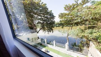 Minibar, desk, soundproofing, free WiFi