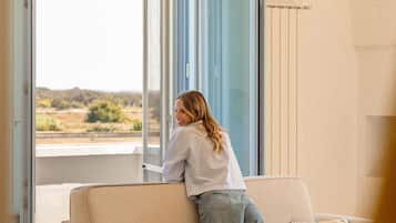 Junior-Suite, Balkon | Zimmersafe, Verdunkelungsvorhänge, schallisolierte Zimmer