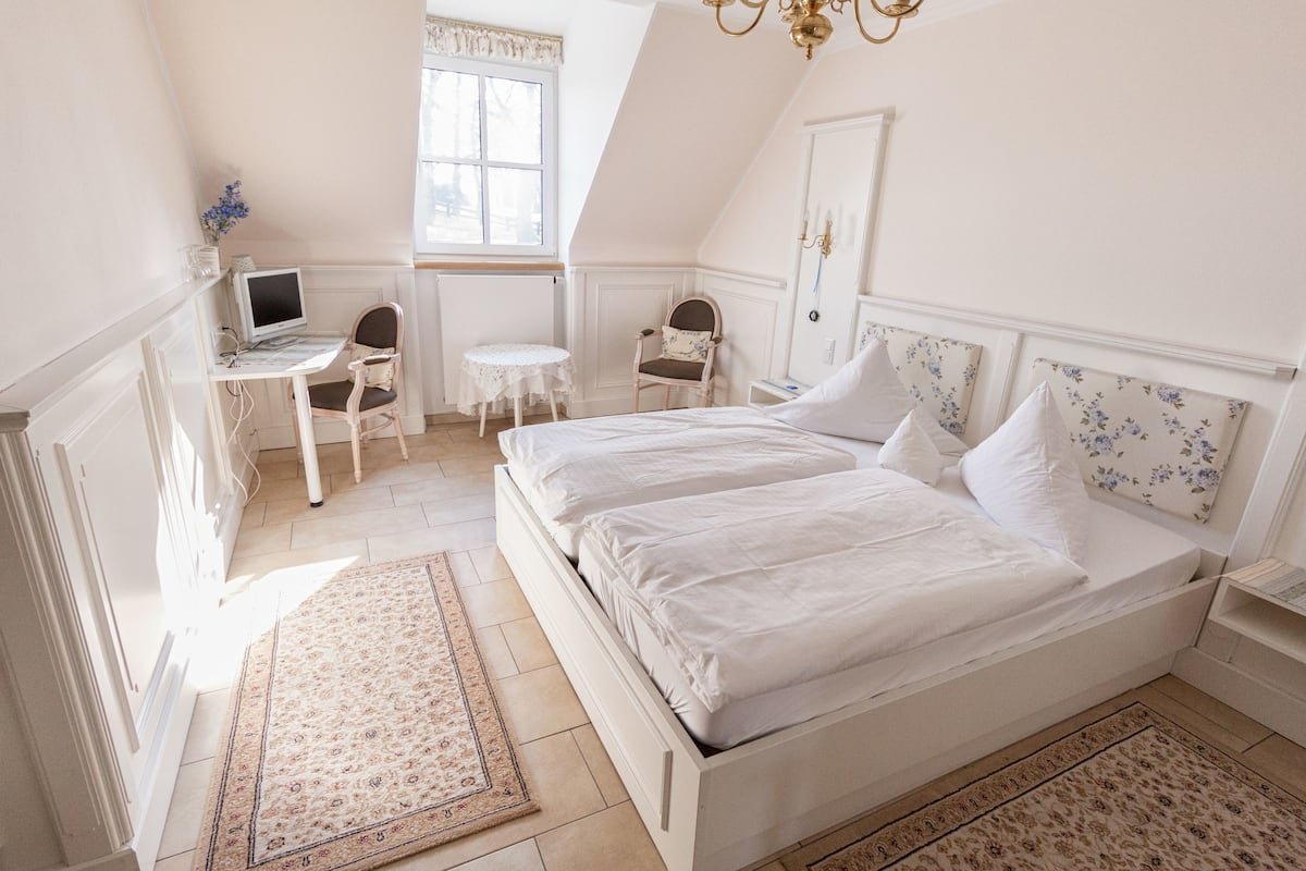 Desk, WiFi (free), bed sheets