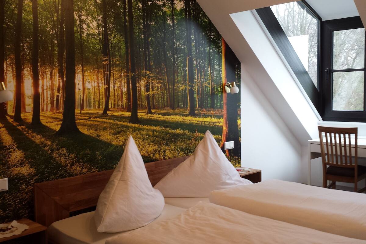 Quadruple Room | Desk, WiFi (free), bed sheets