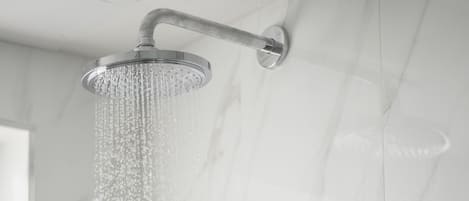 Dusche im Bad