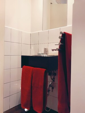 Habitación Doble Grande o 2 Individuales | Kylpyhuone | Suihku, pyyhkeet