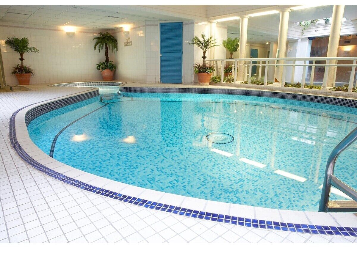 頂層客房, 私人浴室 (Red Lea Penthouse  Spa) | 室內泳池 | 室內泳池；07:30 至 20:00 開放；躺椅