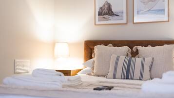 Leilighet, privat bad (Ground Floor ) | 2 soverom, strykejern/-brett, wi-fi (inkludert) og sengetøy