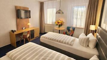 Basic Double Room | Hypo-allergenic bedding, desk, soundproofing, cribs/infant beds