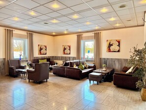 Lobby-lounge