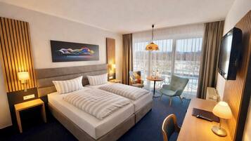 Business Double Room, 1 Double Bed, Non Smoking, Balcony (mit balkon) | Hypo-allergenic bedding, desk, soundproofing, cribs/infant beds