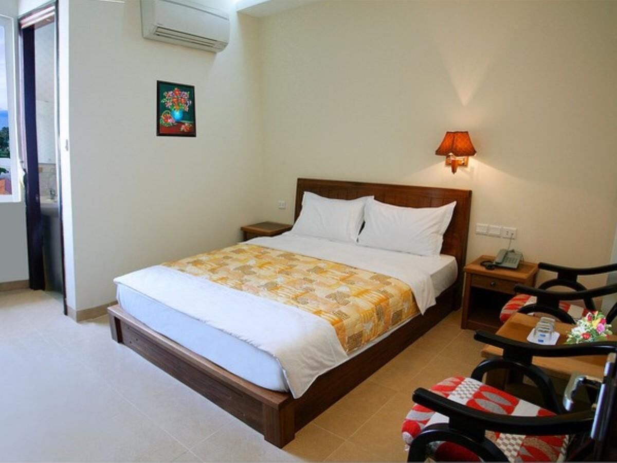 Minibar, in-room safe, desk, blackout curtains