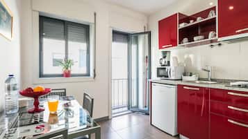 Apartment, 1 Schlafzimmer | Eigene Küche | Kühlschrank, Mikrowelle, Herdplatte, Wasserkocher mit Kaffee-/Teezubehör
