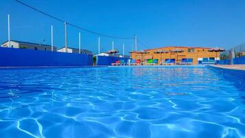 Mobil enhet - utsikt mot poolen | Utsikt från rummet