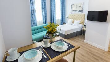 1 makuuhuone, tallelokero huoneessa, pimennysverhot, äänieristys