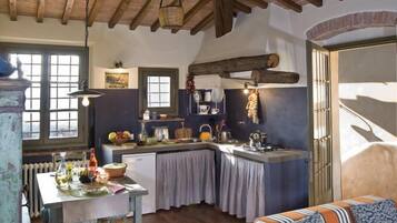 Appartement, 3 chambres, cheminée, dans la tour | Cuisine privée