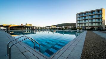 Indoor pool, outdoor pool