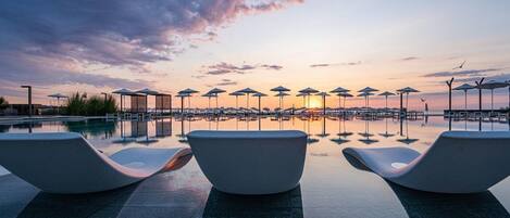 Indoor pool, outdoor pool