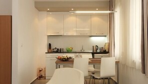 开间, 阳台 | 特色装修、特色家居、熨斗/熨板、免费婴儿床