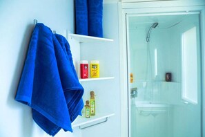 Mobile Home, 3 Bedrooms, Non Smoking | Bathroom | Shower, rainfall showerhead, free toiletries, towels - Atlantica Parc Beach (Tamri)