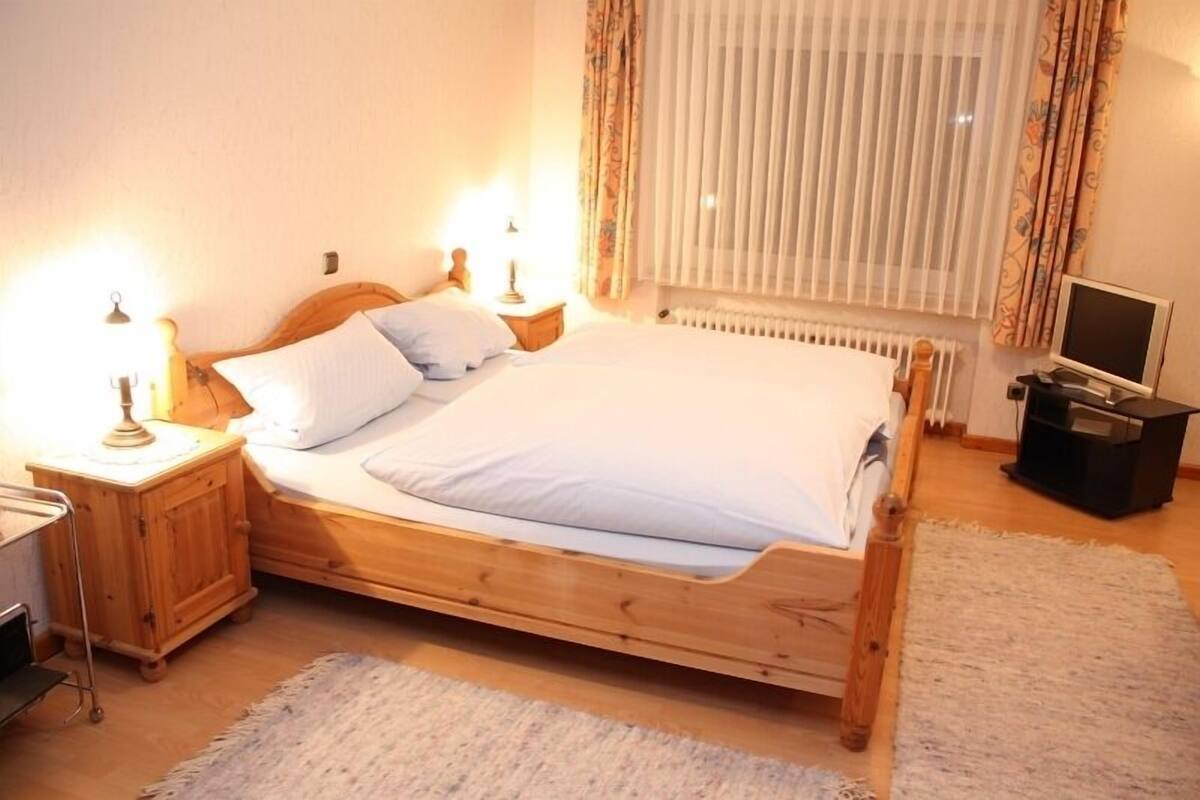 Desk, free cots/infant beds, rollaway beds, free WiFi