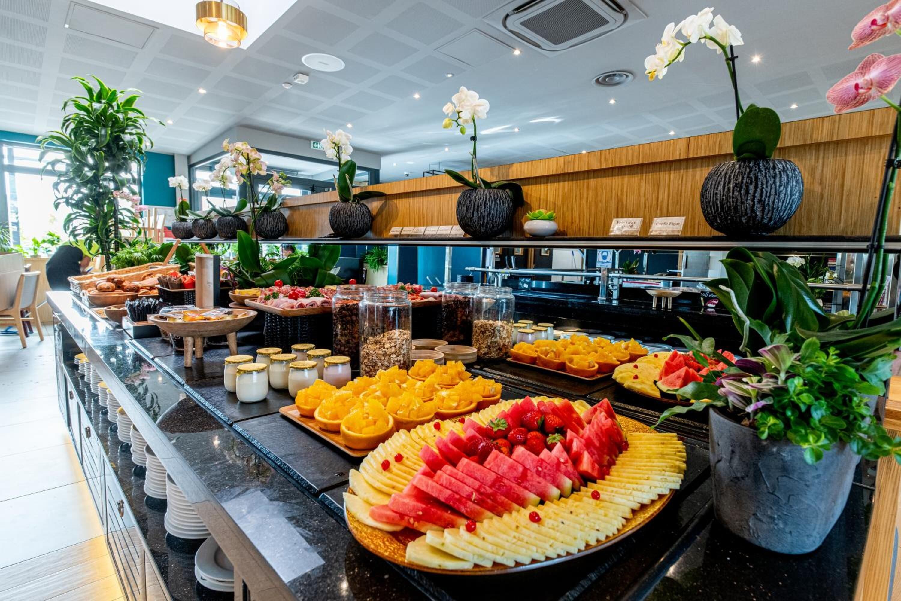 lunch and dinner served